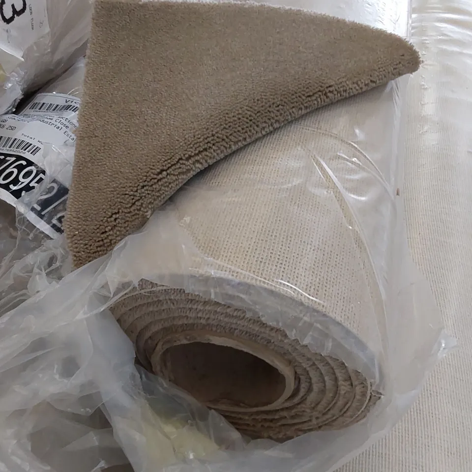 ROLL OF QUALITY EC HEARTLAND ULTRA FLAKEY CARPET // SIZE: APPROX 5 X 3.75m