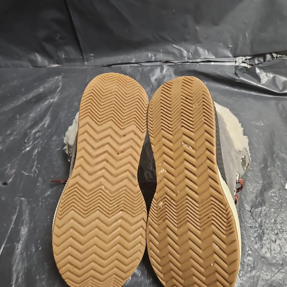 GREY SUEDE WINTER BOOTS WITH FAUX SHEARLING LINING – WATERPROOF PAIR SOREL BOOTS UK SIZE 7 