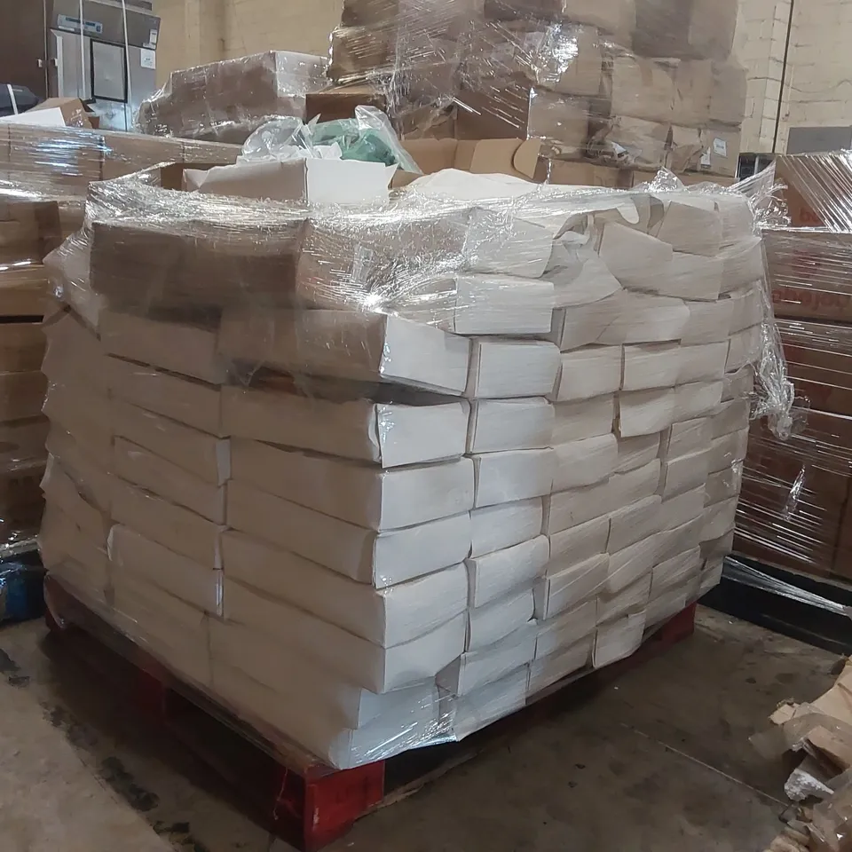 PALLET CONTAINING A VERY LARGE QUANTITY OF SAFETY GOGGLES