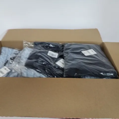 BOX OF APPROXIMATELY 15 ASSORTED CLOTHING ITEMS TO INCLUDE: CROPPED T SHIRT