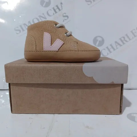 BOXED PAIR OF VEJA BABY SUEDE SHOES IN DESERT SAND COLOUR UK SIZE 2