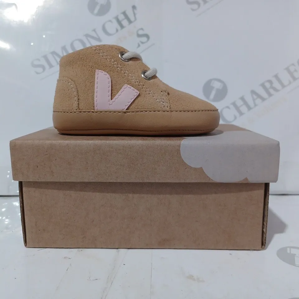 BOXED PAIR OF VEJA BABY SUEDE SHOES IN DESERT SAND COLOUR UK SIZE 2