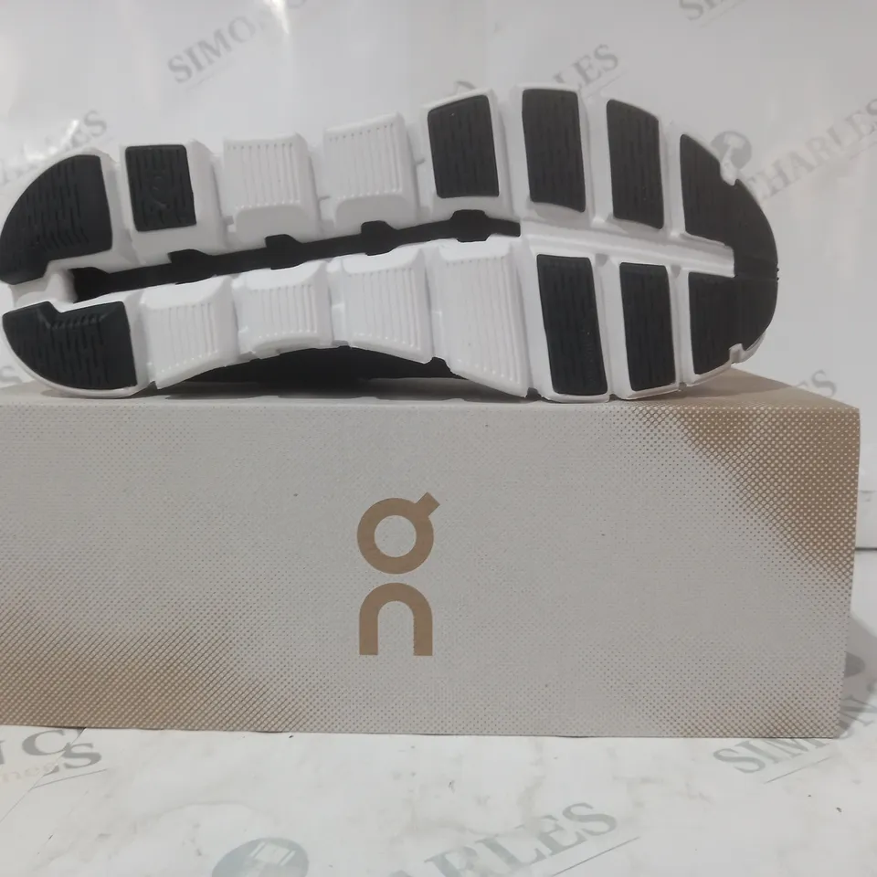 BOXED PAIR OF ON CLOUD 5 SHOES IN BLACK/WHITE UK SIZE 7