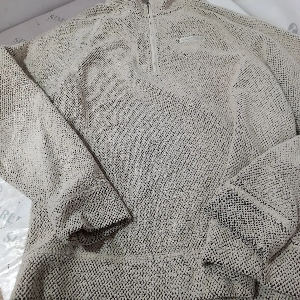 CRAGHOPPERS 1/4 ZIP FLEECE IN WHITE/BLACK - MEDIUM