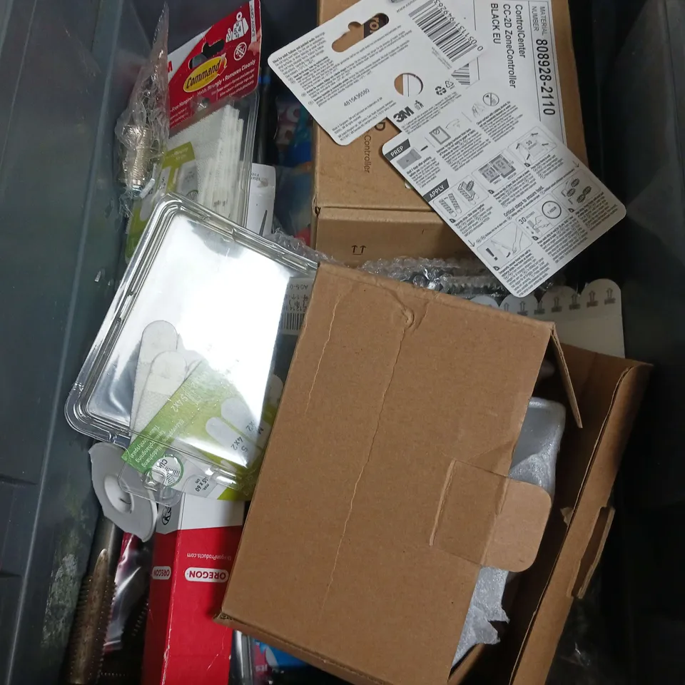 APPROXIMATELY 15 ASSORTED HOUSEHOLD ITEMS TO INCLUDE - DETTOL SURFACE CLEANSER - WARDROBE DEHUMIDIFIER - YASS SHOE CLEANER - ETC - COLLECTION ONLY