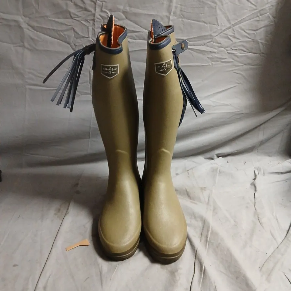 FAIRFAX & FAVOR TAN KNEE-HIGH BOOTS WITH TASSEL DETAIL