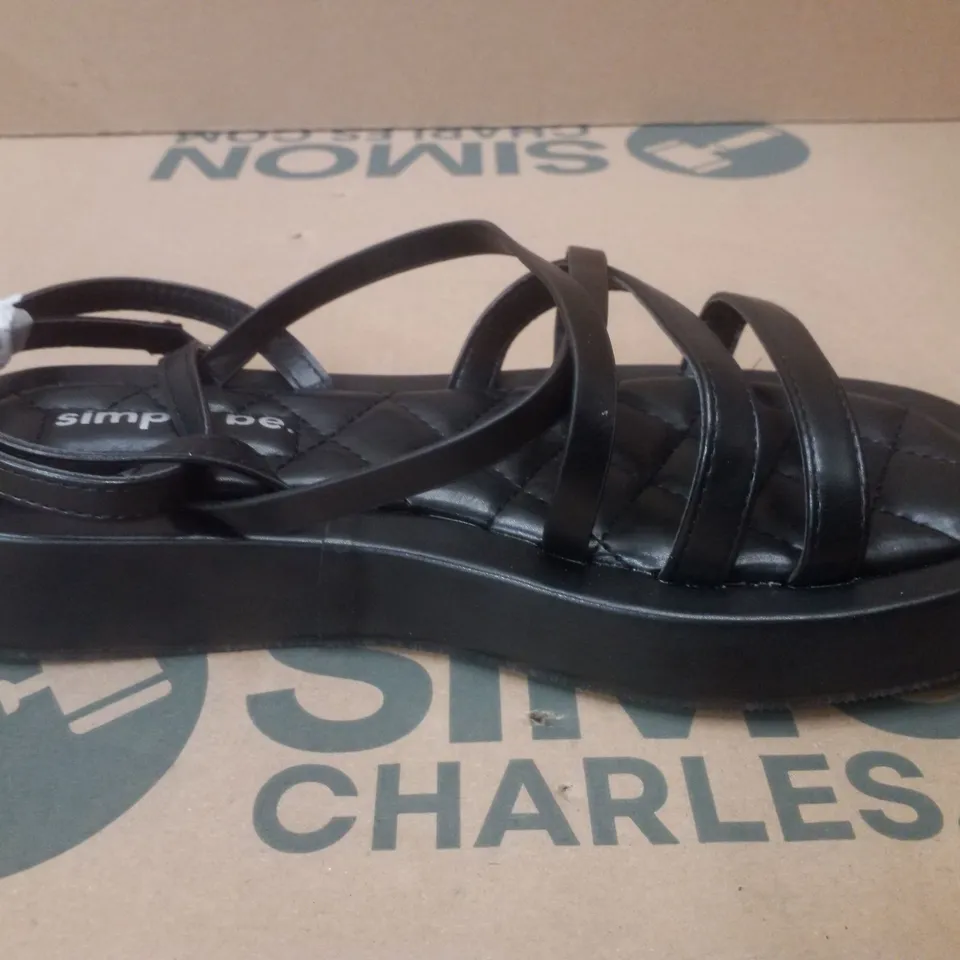 BOX CONTAINING APPROXIMATELY 6 PAIRS OF BRAND NEW SIMPLY BE BLACK PHOEBE EX WIDE SANDALS - SIZE 6