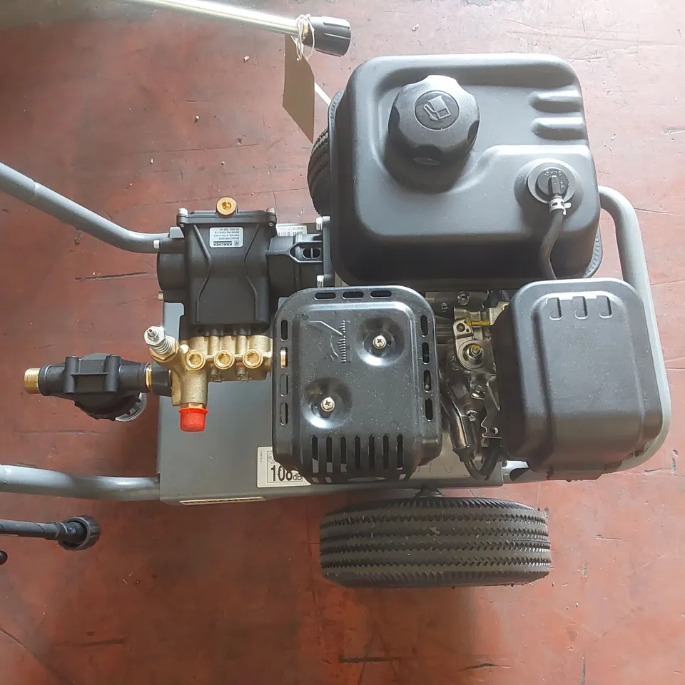 BRAND NEW KÄRCHER HD 6/15 G CLASSIC S/N 015543 PETROL PRESSURE WASHER