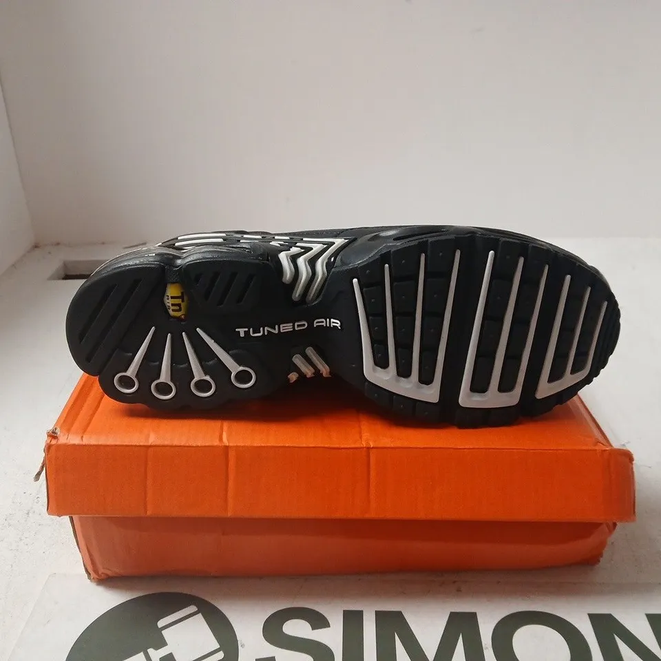 NIKE TUNED AIR MAX PLUS BLACK WHITE UK 8.5