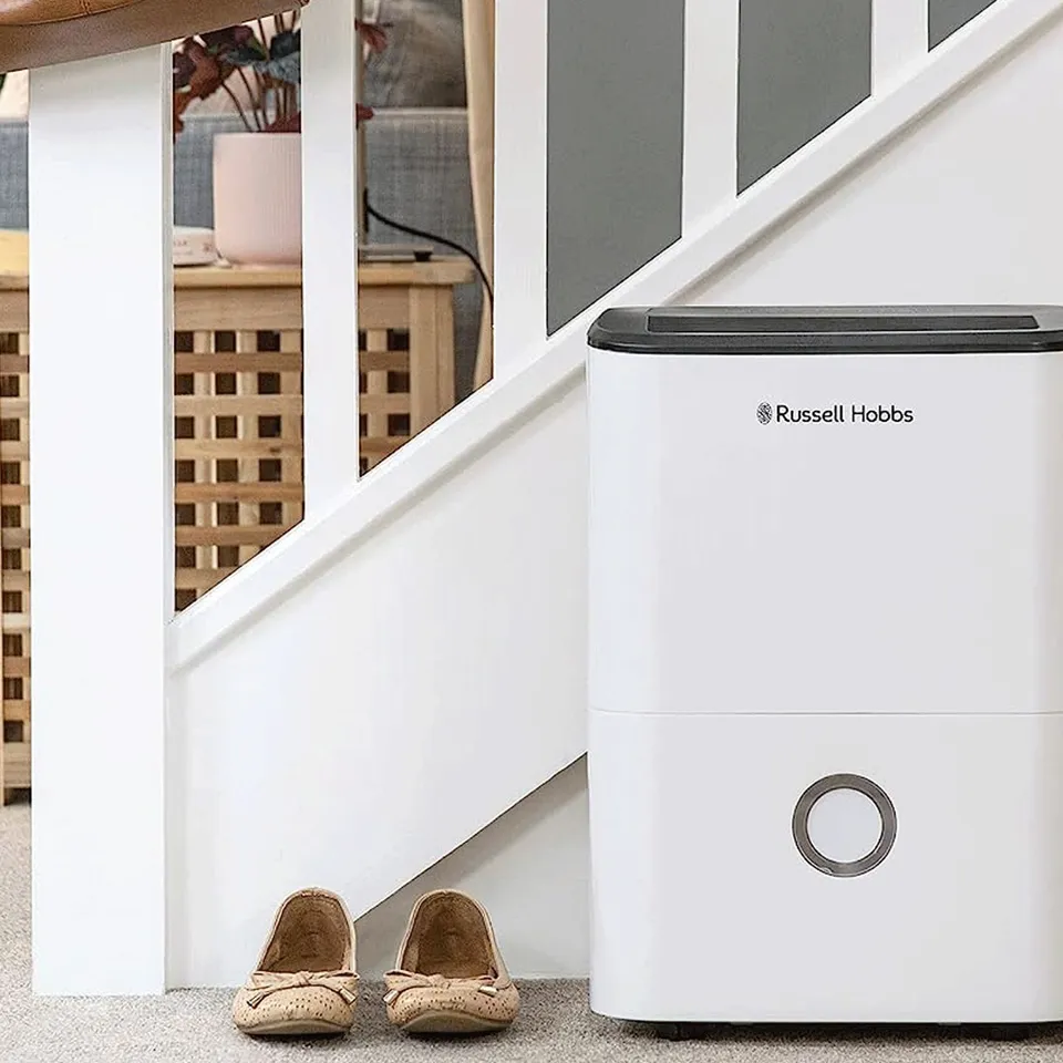 BOXED RUSSELL HOBBS RHDH2002 20L DEHUMIDIFIER