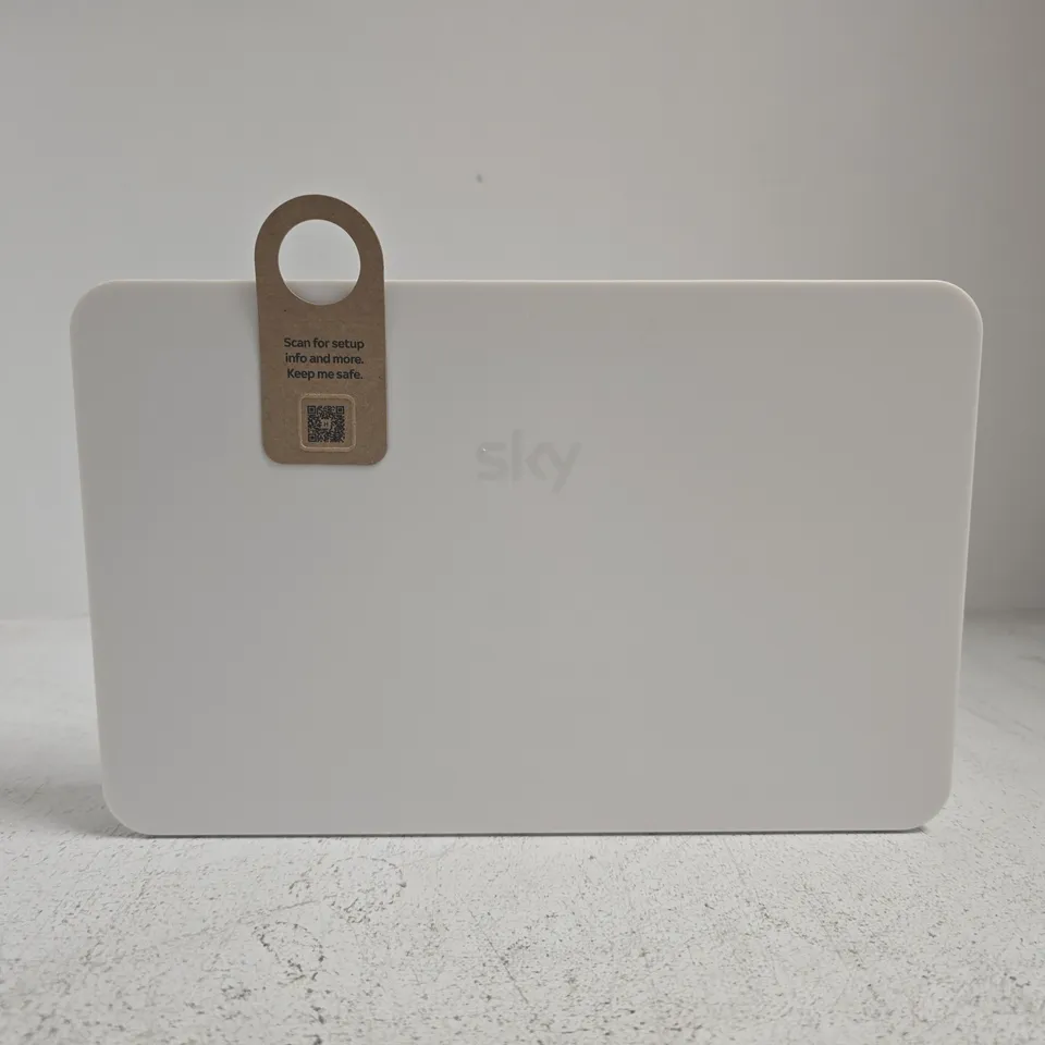 BOXED SKY SR213A-02-UK-WHT BROADBAND WIFI MAX HUB