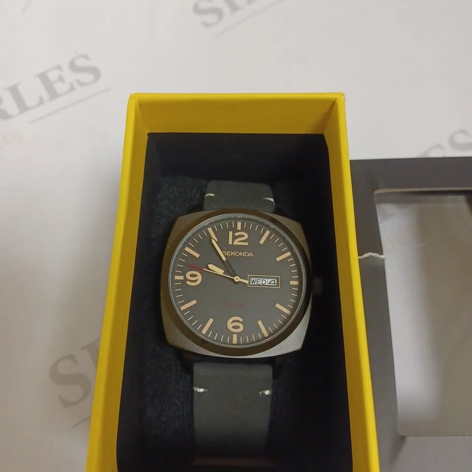 BOXED SEKONDA GENTS SQUARE CASE WATCH WITH GENUINE LEATHER STRAP - BLACK
