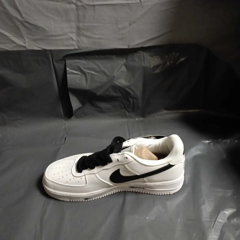 NIKE AIR LOW TRAINERS – WHITE/BLACK SWOOSH - SIZE US 10