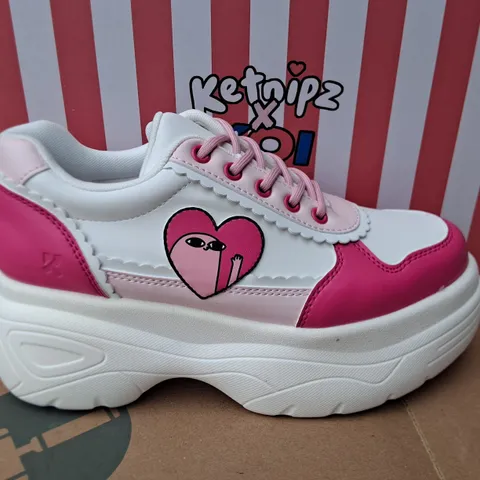 BRAND NEW BOXED KOI KETNIPZ LOVEABLE ANTICS CHUNKY TRAINERS IN PINK - UK 4