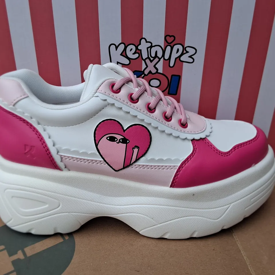BRAND NEW BOXED KOI KETNIPZ LOVEABLE ANTICS CHUNKY TRAINERS IN PINK - UK 4