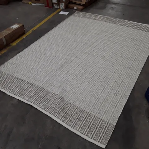 QUALITY DESIGNER AREA RUG APPROXIMATELY 200×290CM