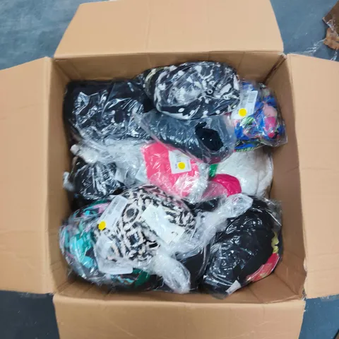 BOX OF APPROXIMATELY 35 ASSORTED CLOTHING ITEMS OF VARIOUS BRANDS AND SIZES TO INCLUDE : MASAI, WHITE STUFF AND D&C