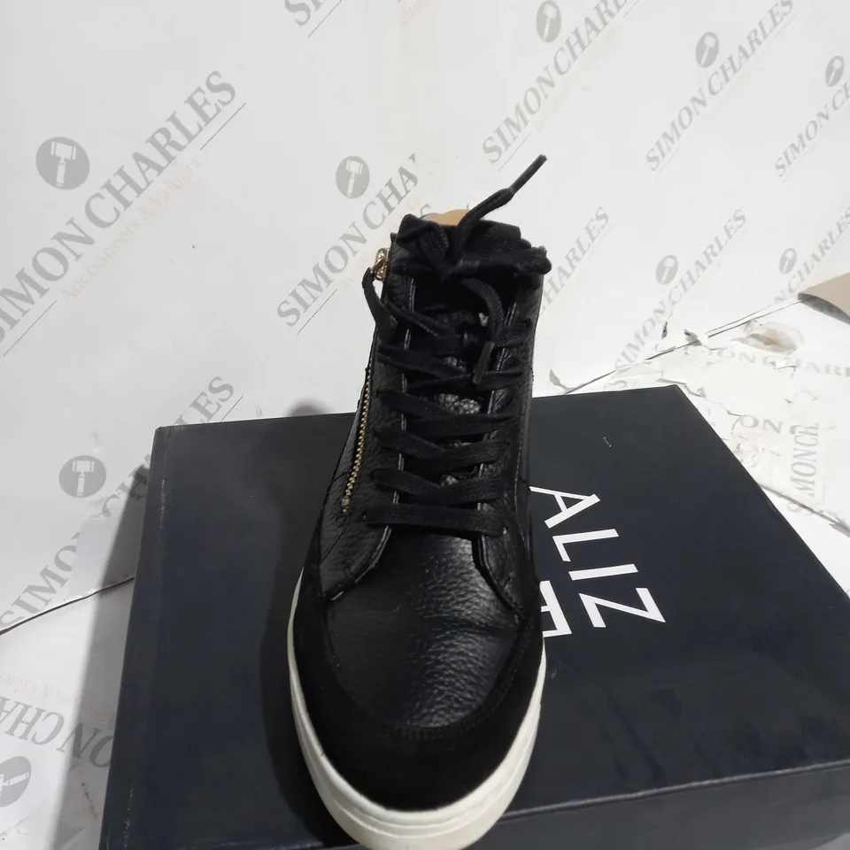 BOXED NATURALIZER HADLEY HI TOP TRAINERS, BLACK - SIZE 5