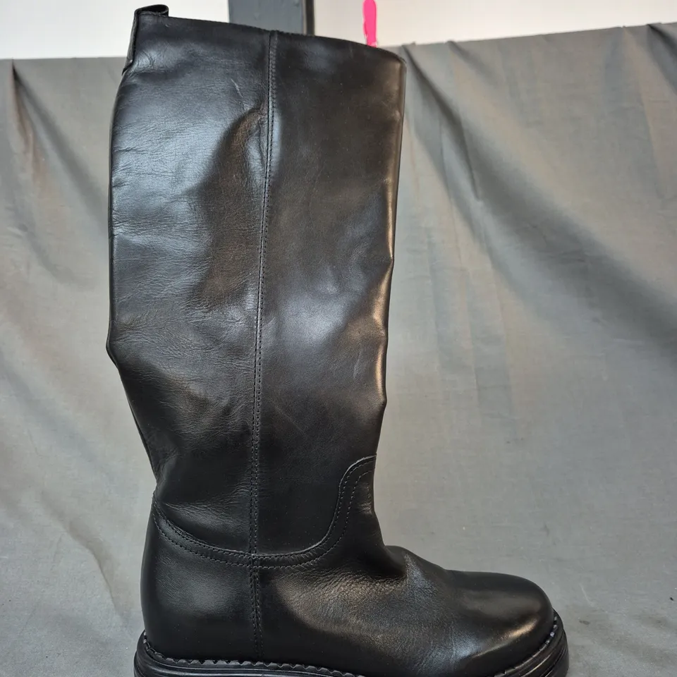 BOXED PAIR OF DUNE LONDON 484 TRISTIN KNEE-HIGH BOOTS IN BLACK SIZE 3