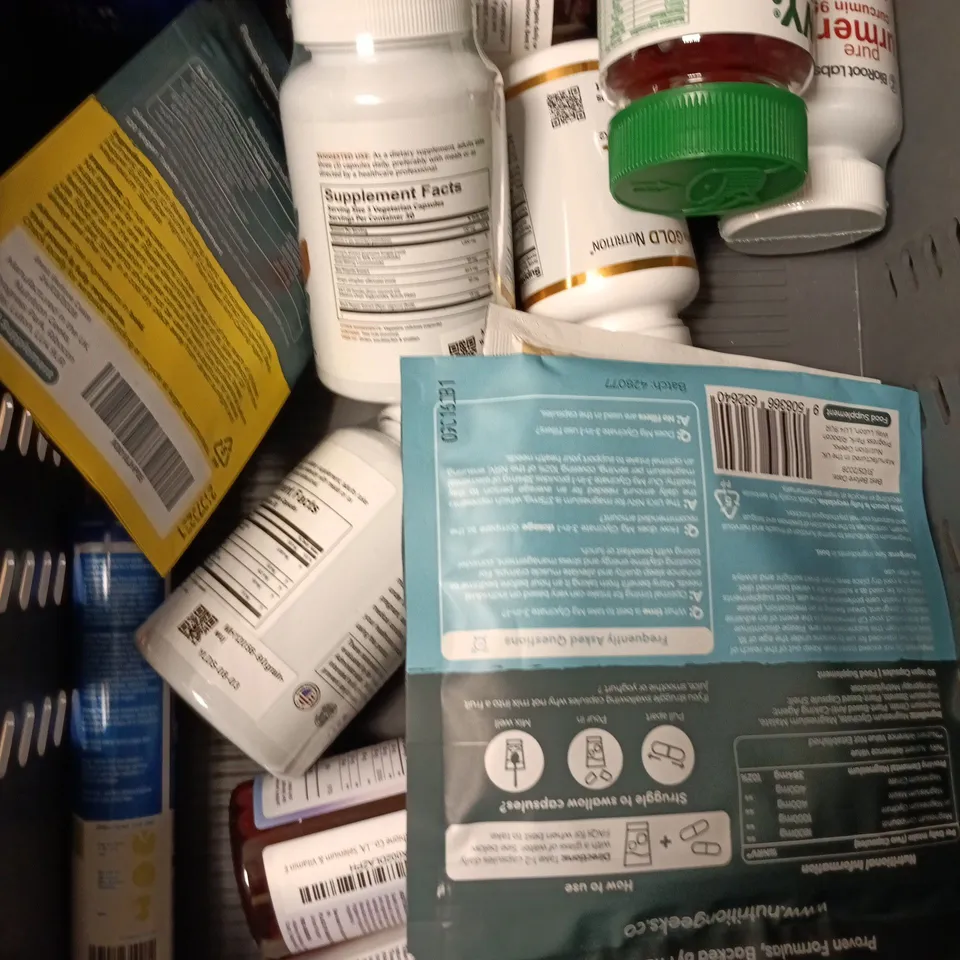 APPROXIMATELY 15 ASSORTED VITAMIN/HEALTH AID PRODUCTS TO INCLUDE NUTRITION GEEKS, MULTI VITAMINS, COLLAGEN TABLETS ETC