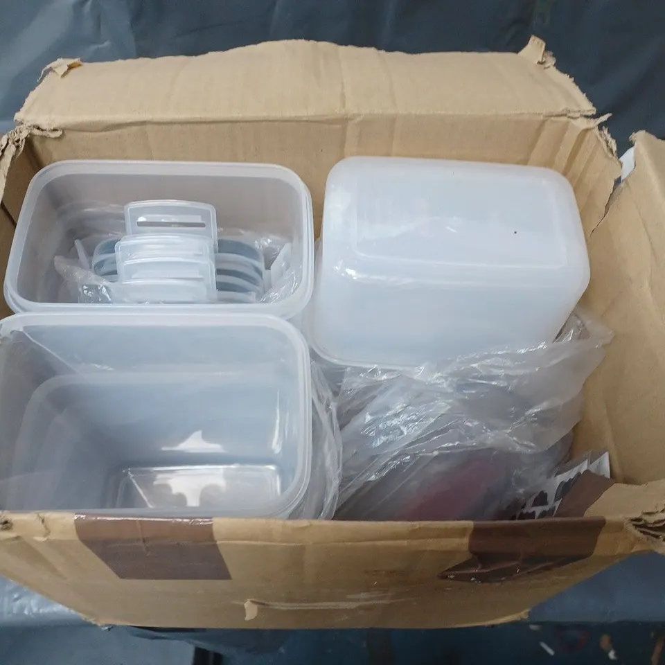 APPROXIMATELY 10 FOOD CONTAINERS WITH LIDS