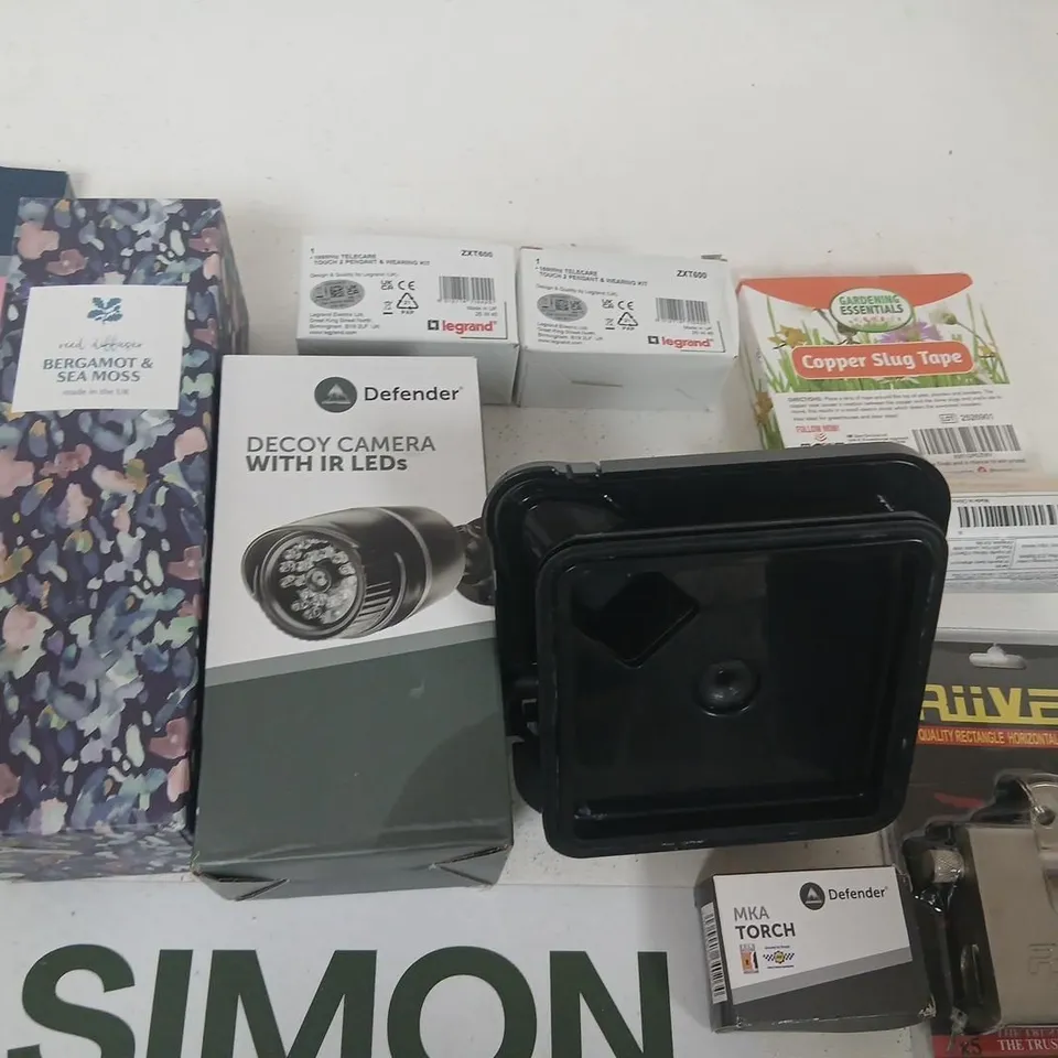 WHOLESALE & JOB LOT – ASSORTED DIY & SECURITY ITEMS: DEFENDER DECOY CAMERA, MKA TORCH, RIVER LOCK, COPPER SLUG TAPE, DECORATIVE SIGN, BOXED COMPONENTS