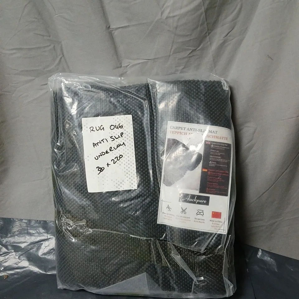 AUCKPURE ANTI-SLIP MAT UNDERLAY – BLACK/DARK GREY