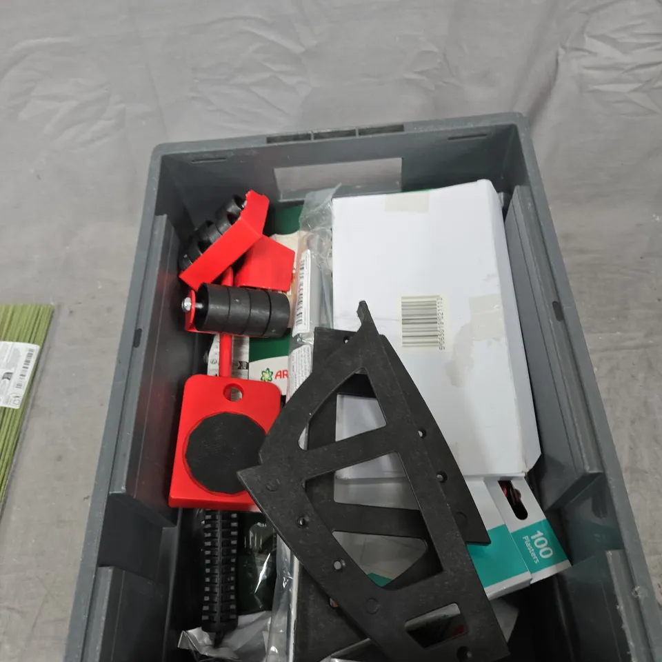 TOTE OF APPROXIMATELY 12 ASSORTED ITEMS TO INCLUDE: INCENSE STICKS AND DOOR STOPPERS 