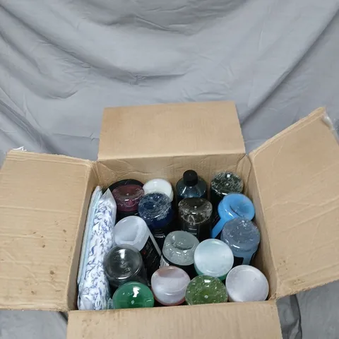 BOX OF APPROXIMATELY 15 CAR CLEANING PRODUCTS INCLUDING: WHEEL CLEANER, GLASS CLEANER AND SPRAY SEALANT