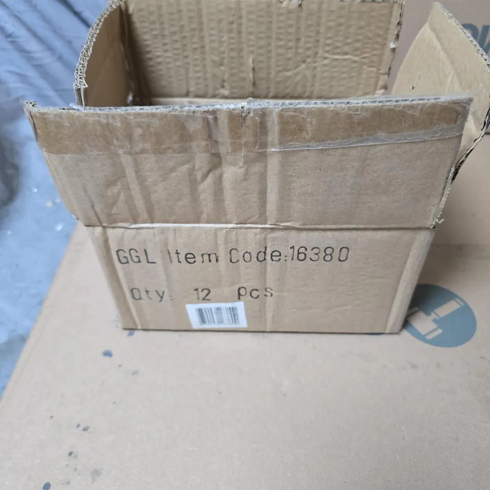 BOX OF ASSORTED GISELA GRAHAM SMALL SWAN DECORATIONS 