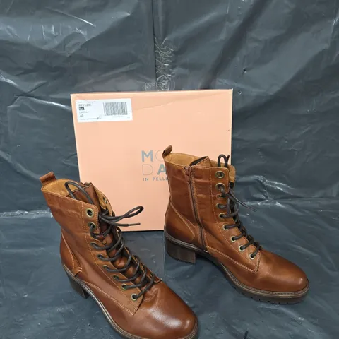 BOXED PAIR OF MODA IN PELLE BELLZIE TAN LEATHER LACE UP LEATHER ANKLE BOOT SIZE 40