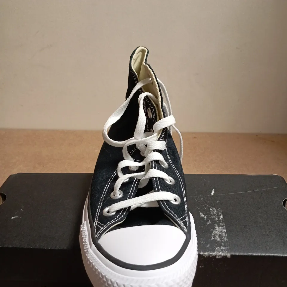 BOXED PAIR OF CONVERSE CHUCK TAYLOR ALL STAR HIGH TOP SNEAKERS – BLACK, UK 5