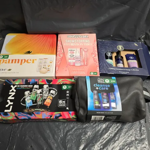 APPROXIMATELY ELEVEN ASSORTED COSMETIC GIFT SETS TO INCLUDE; NEAL'S YARD, SOAP AND GLORY, DOVE AND LYNX