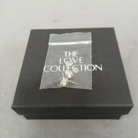 THE LOVE COLLECTION PEARL FLOWER STUDS