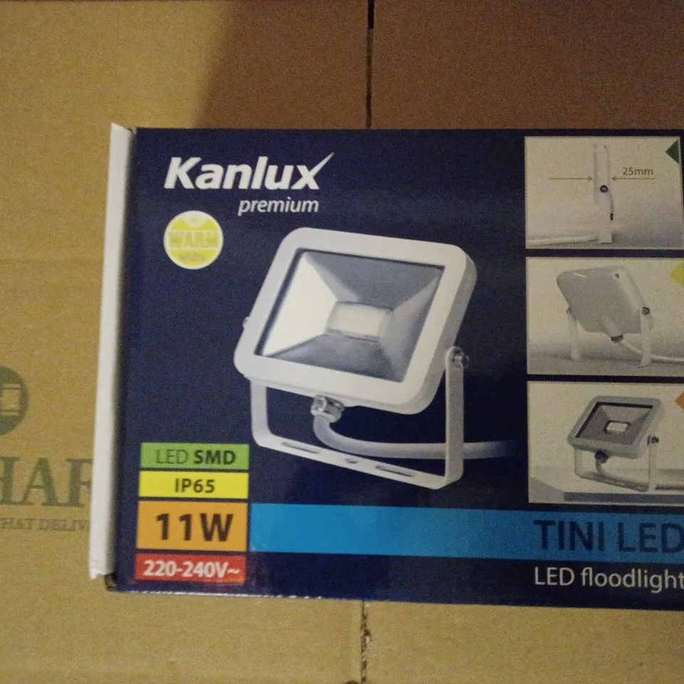 BRAND NEW KANLUX TINI LED FLOODLIGHT 11W-WW-W WHITE