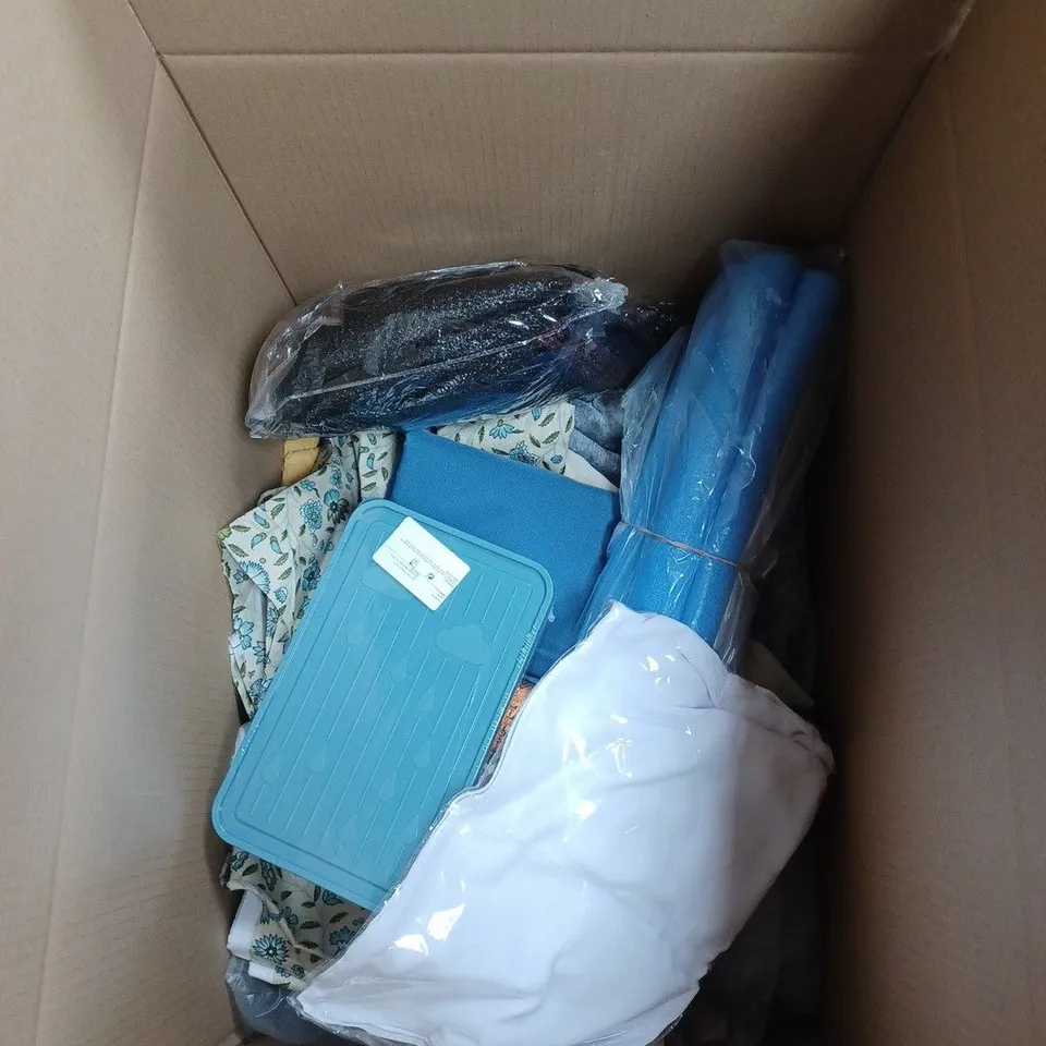 APPROXIMATELY 15 HOUSEHOLD ITEMS TO INCLUDE DRINKING TUMBLER, GARDEN HOSE AND ASSORTED FABRICS