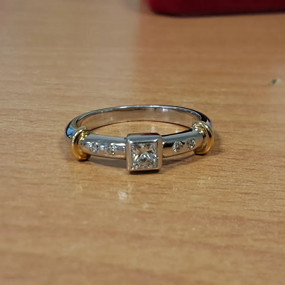 18CT GOLD RING SET WITH A NATURAL PRINCESS CUT DIAMOND AND NATURAL DIAMONDS TO EACH SHOULDER