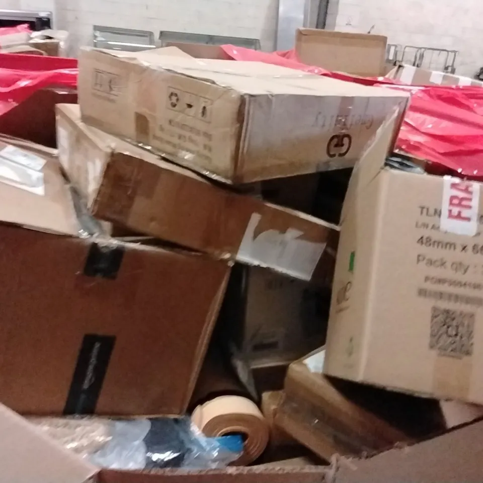 PALLET OF ASSORTED HOUSEHOLD GOODS AND PRODUCTS TO INCLUDE;GYM MATS,DEEP FAT FRYER,CEILING LIGHT