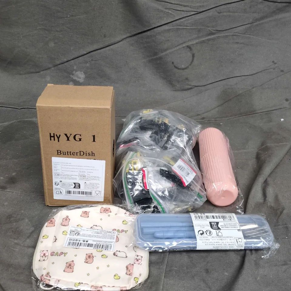 APPROXIMATELY 15 ASSORTED HOUSEHOLD ITEMS TO INCLUDE BUTTER DISH , CUTLERY AND MORE