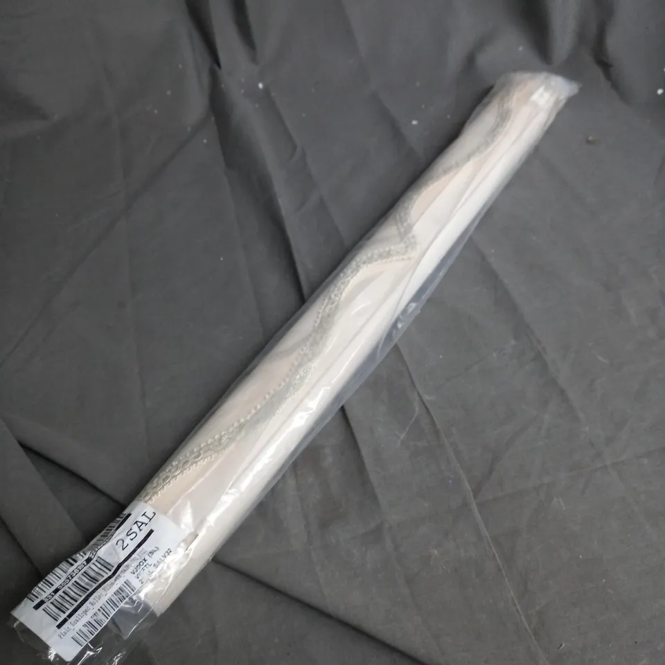 PLAIN SCALLOPED ROLLER BLIND 60X160CM RRP £10