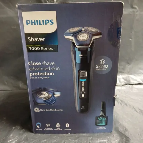 PHILIPS SHAVER 7000 SERIES ELECTRIC RAZOR – BLUE, BOXED WITH ACCESSORIES