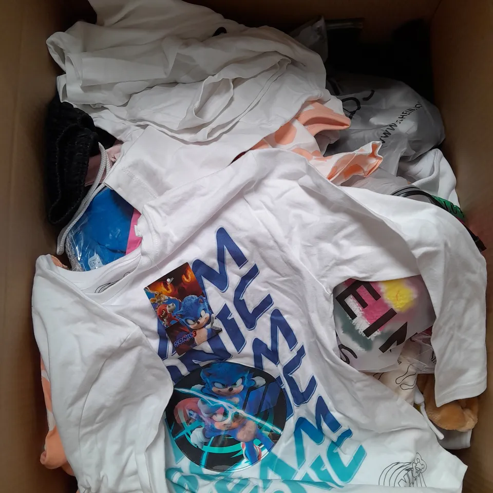 BOX OF APPROXIMATELY 30 ASSORTED KIDS CLOTHING ITEMS TO INCUDE - PYJAMAS, JACKET, TROUSERS, ETC