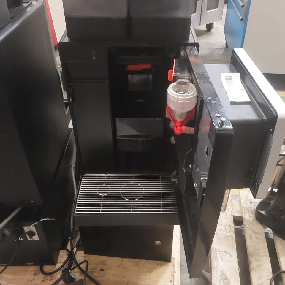 FRANKE A600 COMMERCIAL COFFEE MACHINE WITH MILK CHILLER