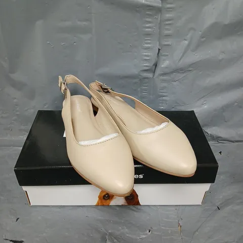 BOXED PAIR OF HUSH PUPPIES DEMI SLINGBACK BALLERINA FLATS IN IVORY SIZE 6