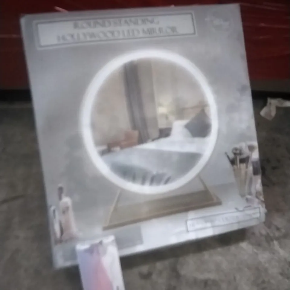 PALLET OF ASSORTED ITEMS INCLUDING - ROUND STANDING HOLLYWOOD LDD MIRROR, DOG LEASH 