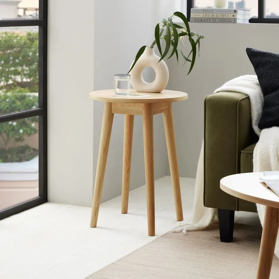 BOXED DUSK HEIDI SOLID OAK ROUND SIDE TABLE - LIGHT WOOD (1 BOX)