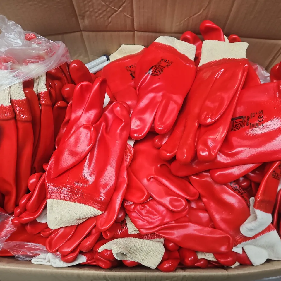 APPROXIMATELY 50 ASSORTED PAIRS OF WORKWEAR GLOVES IN VARIOUS SIZES FROM BRANDS SUCH AS ST & DELTAPLUS
