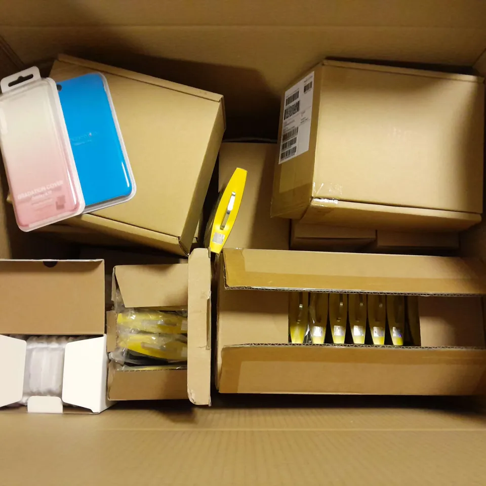 APPROXIMATELY 100 ASSORTED PHONE CASES TO INCLUDE SAMSUNG GRADATION COVER, OTTER COMMUTER SERIES CASES, IPHONE 6 PLUS SILICONE CASES, ETC