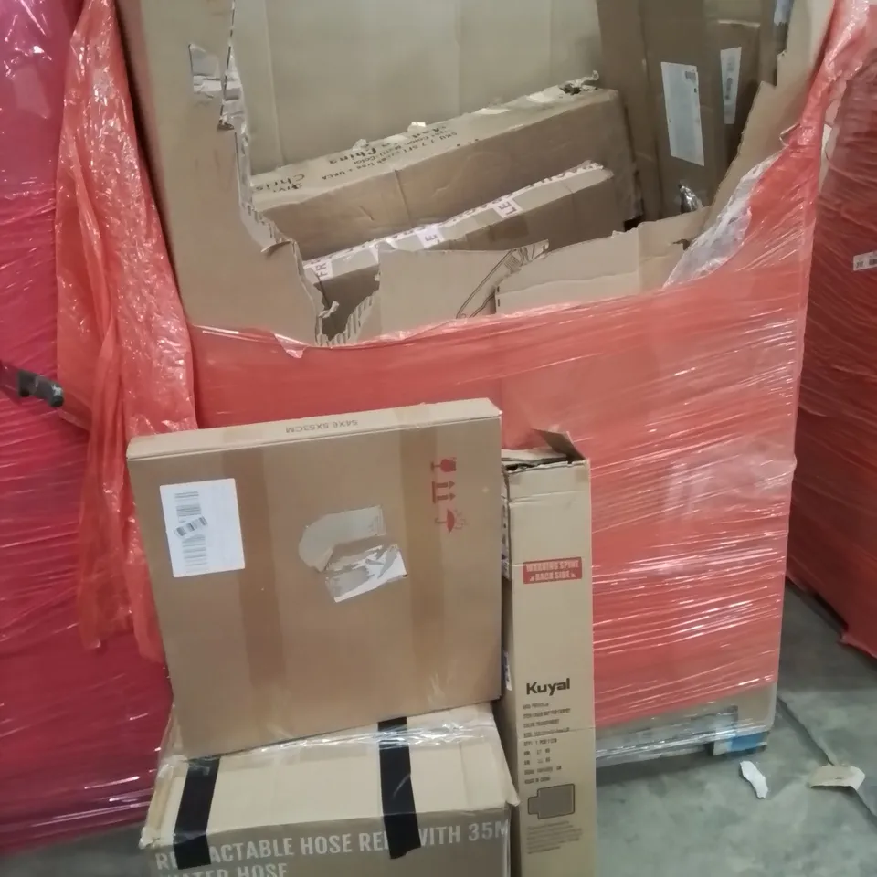 PALLET CONTAINING VARIOUS ASSORTED BOXED HOUSEHOLD ITEMS TO INCLUDE: HOSE WITH REEL, CARPET MAT, CHRISTMAS TREE AND LOTS MORE UNMARKED BOXED ITEMS 