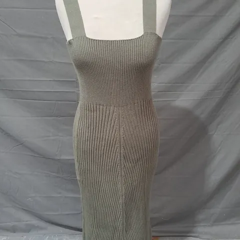 CIDER DRESS IN GREEN SIZE MEDIUM